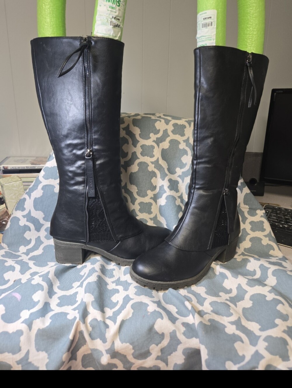 BASICALLY NEW Muk Luks ladies black calf boots sz 9  vegan zip up